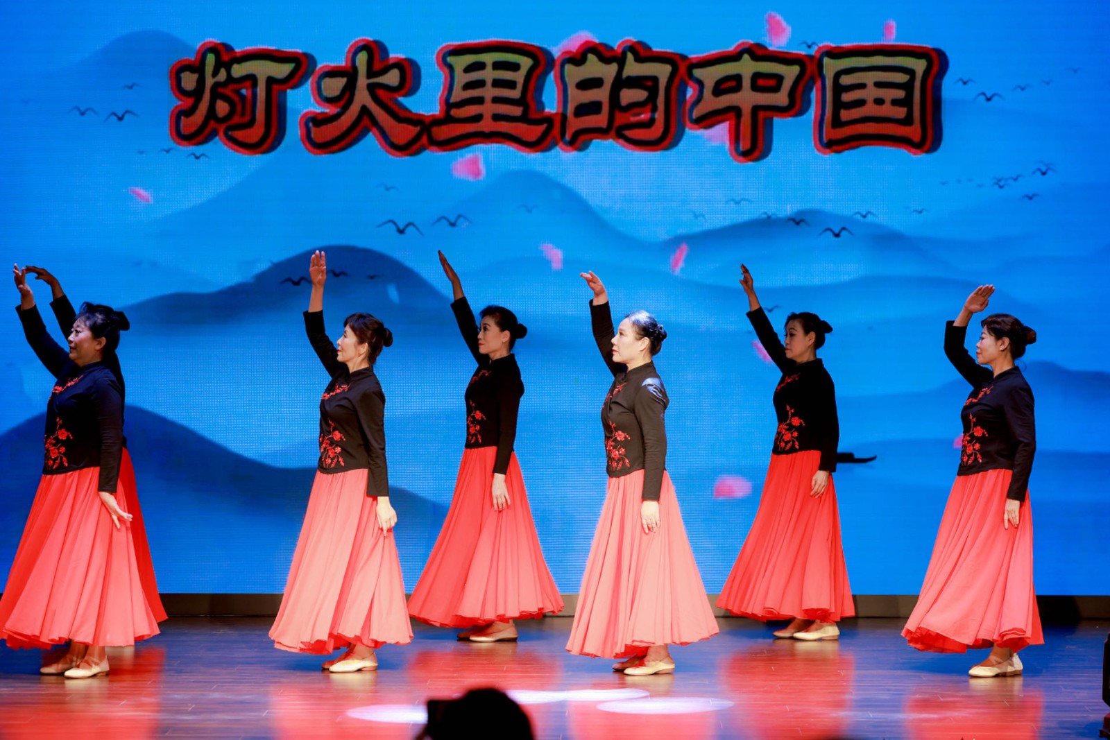 4.灯火里的中国.jpg 4.灯火里的中国.jpg