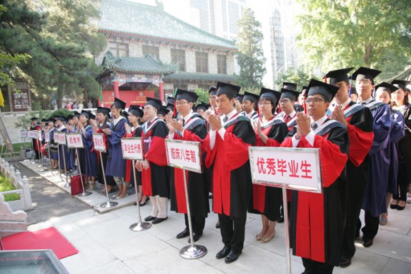 bat365正版唯一官网隆重举行2014年毕业典礼暨学位授予仪式9